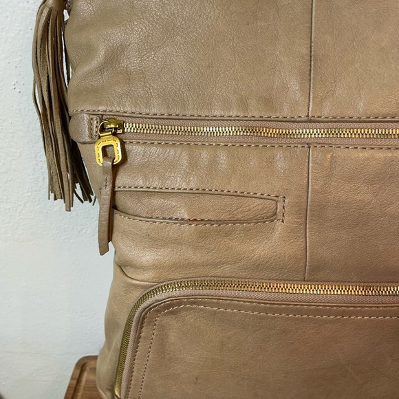 HOBO Leather Shoulder Bag Boho Slouchy Zip Top Pockets Fringe Neutral Classic - Picture 2 of 16